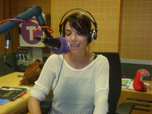 Gloria Santoro dirije "Mundo pequeño" en Radio Castilla La Mancha (Foto: Mª José Acevedo)